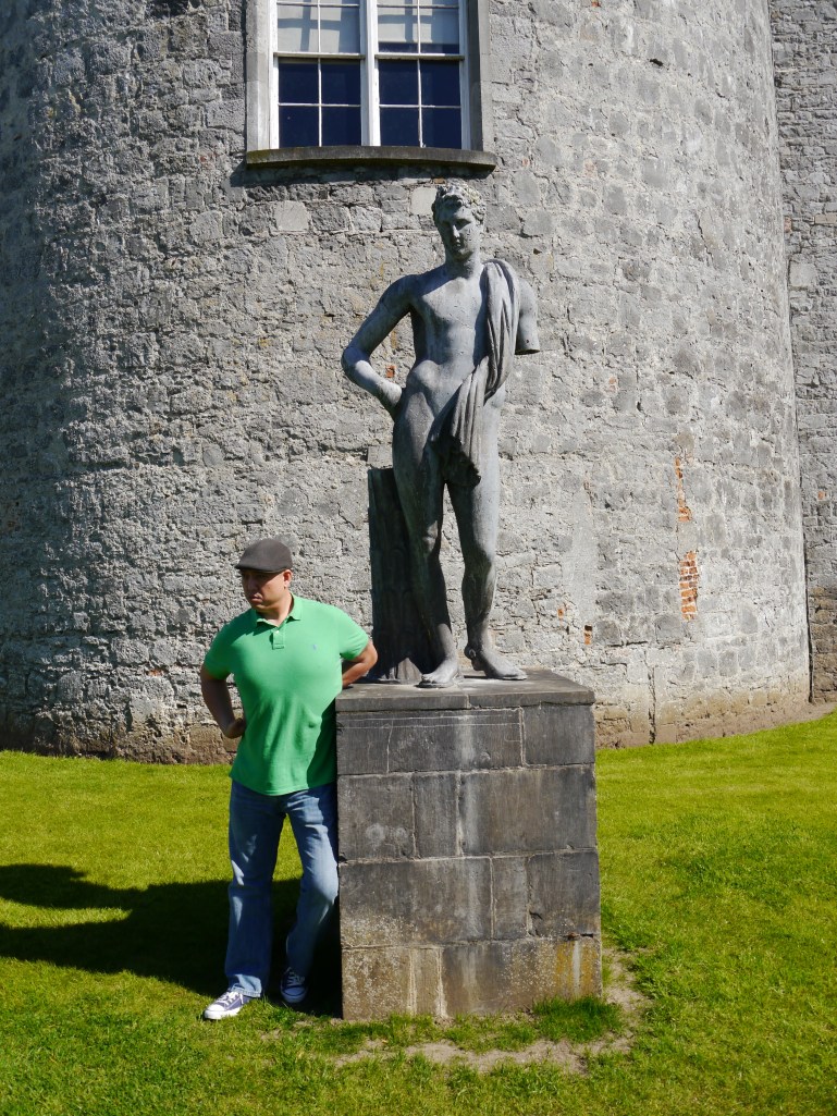 Hilarious because this is what you do when presented with a statue!