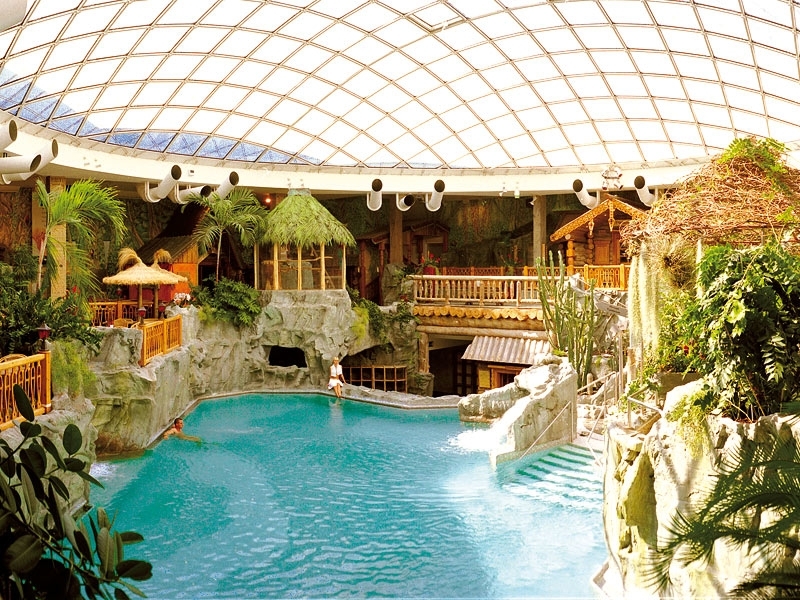 The indoor "cold" pool at the SchwabenQuellen