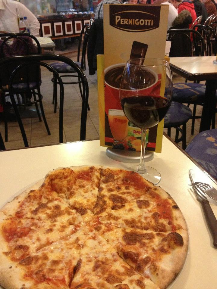 Pizza Margerita...so simple and yet so yummy!