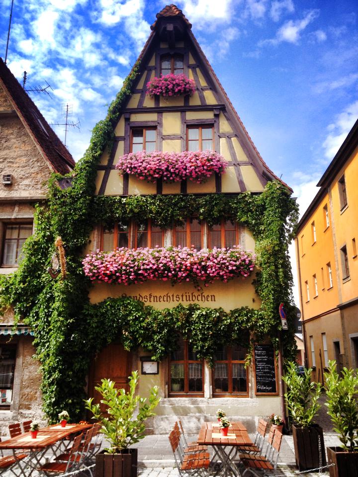 Wandering and getting lost lets you see things like this!