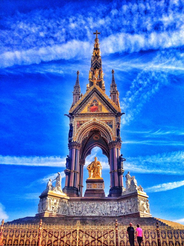 Now this is a memorial...see the people? That is how massive this was! Prince Albert was very loved by his wife!