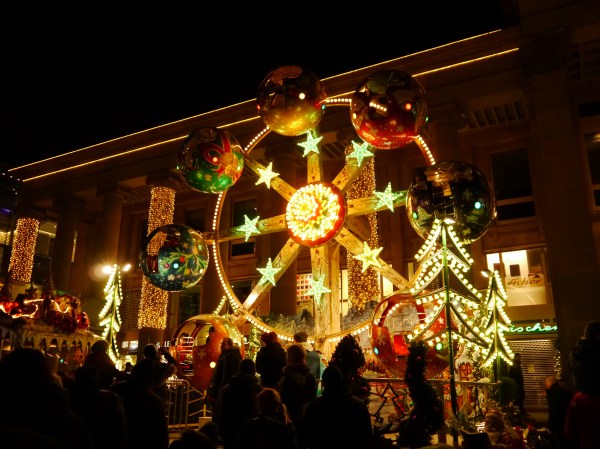Kids are so lucky...another cool ferris wheel!