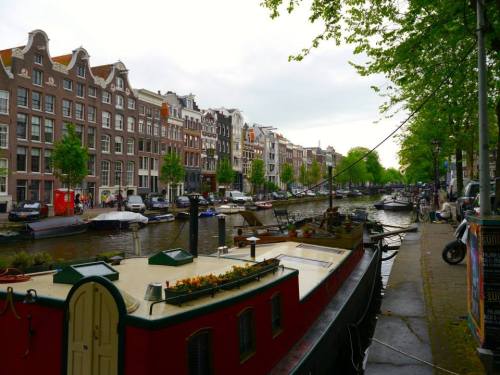 It is quite easy to get turned around in this city! The canals are very beautiful!