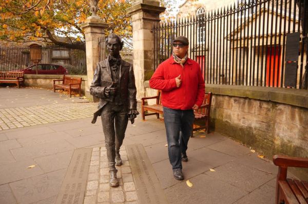 John did quite well being the statue!