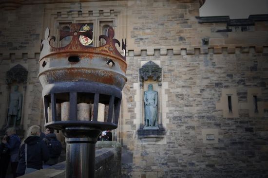 The entrance into the castle - with the William Wallace memorial on one side.