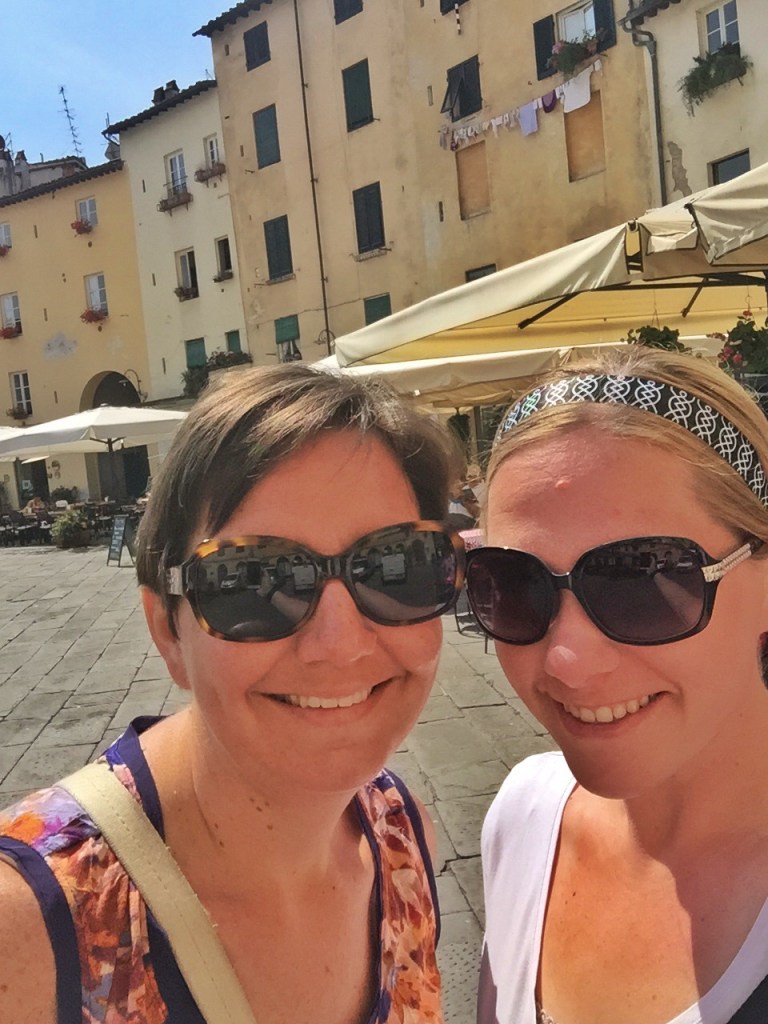 Selfie in the amphitheater turned shopping market