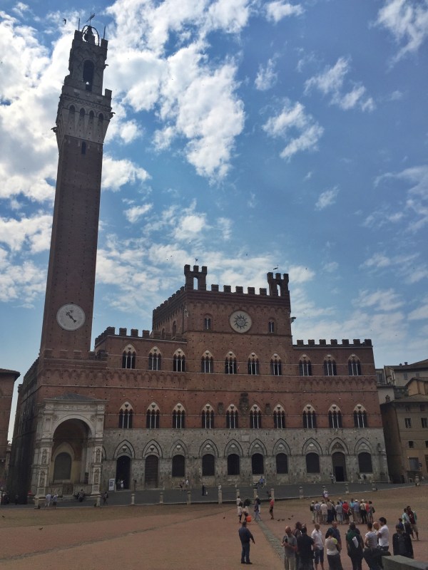 Il Campo, the main square in Siena.