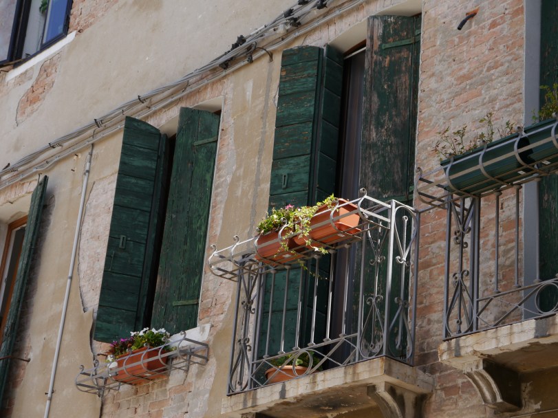 So many charming flower-covered window sills and canals!